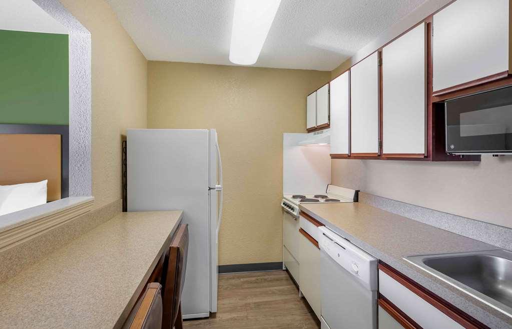 Extended Stay America Suites - Cleveland - Middleburg Heights Room photo