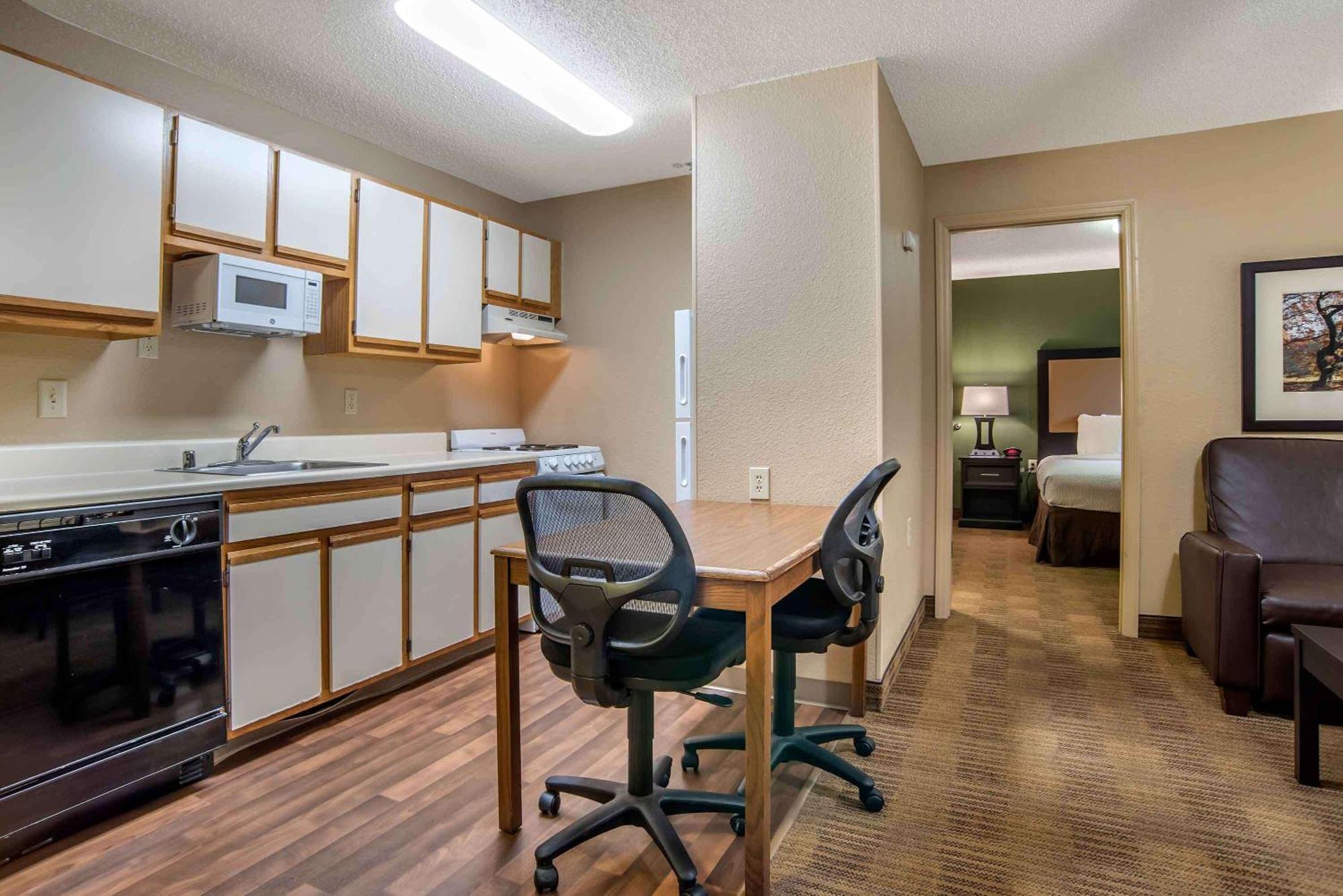 Extended Stay America Suites - Cleveland - Middleburg Heights Exterior photo